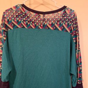 A teal design crop sweater half sleeve